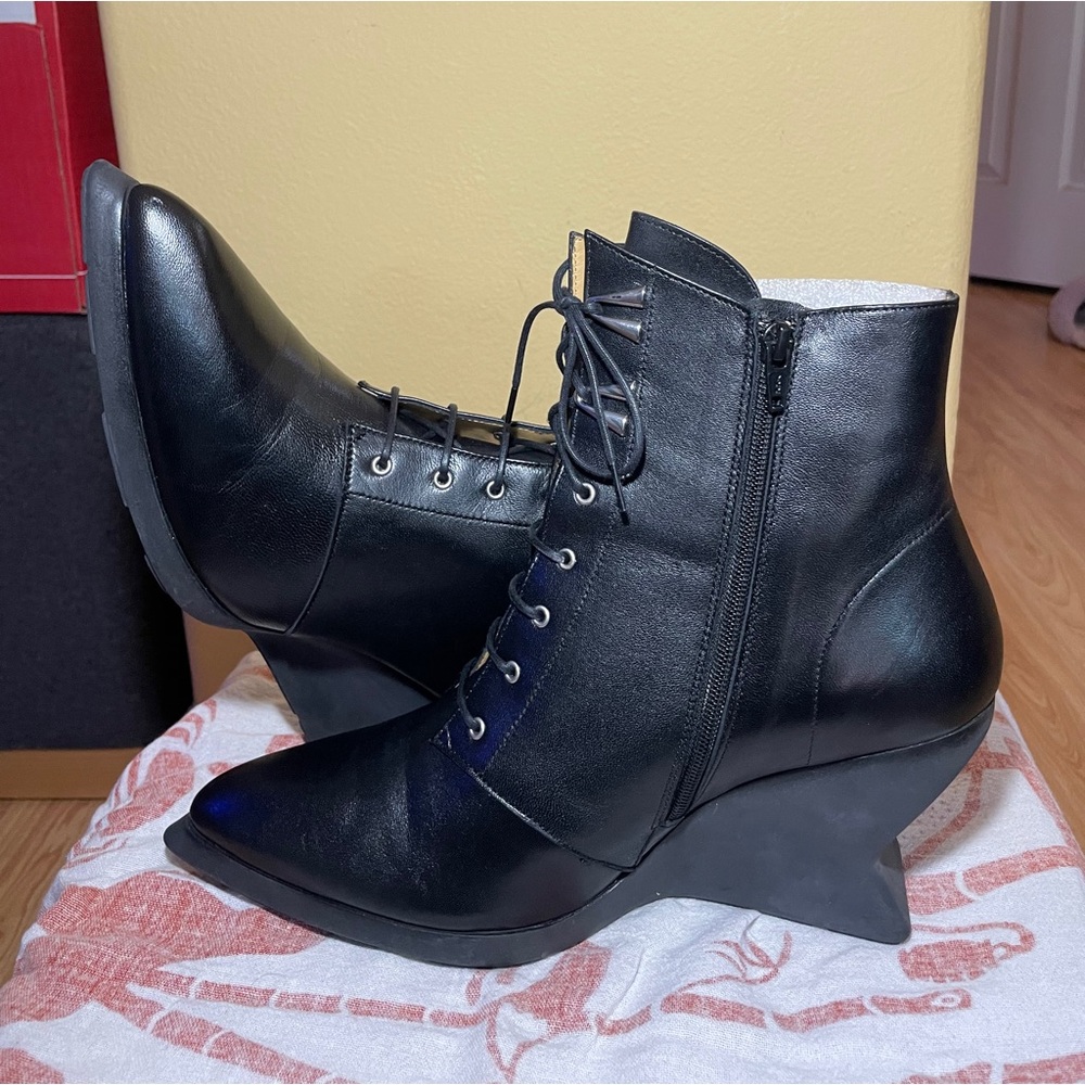 Fluevog booties!
